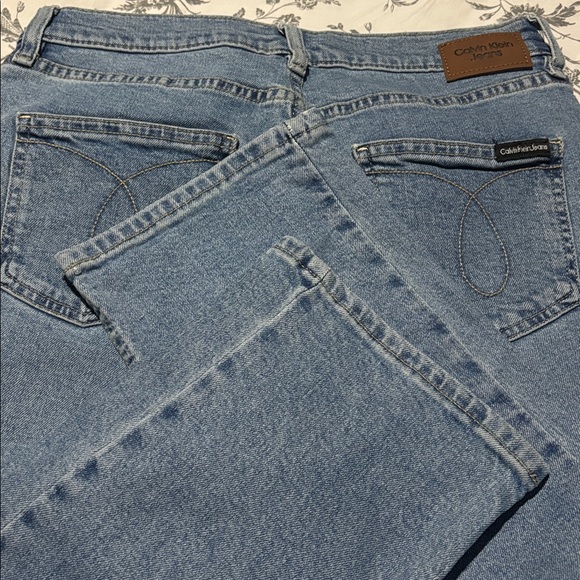 Calvin Klein Jeans Women's High-Rise Straight-Leg Jeans - Picture 8 of 9